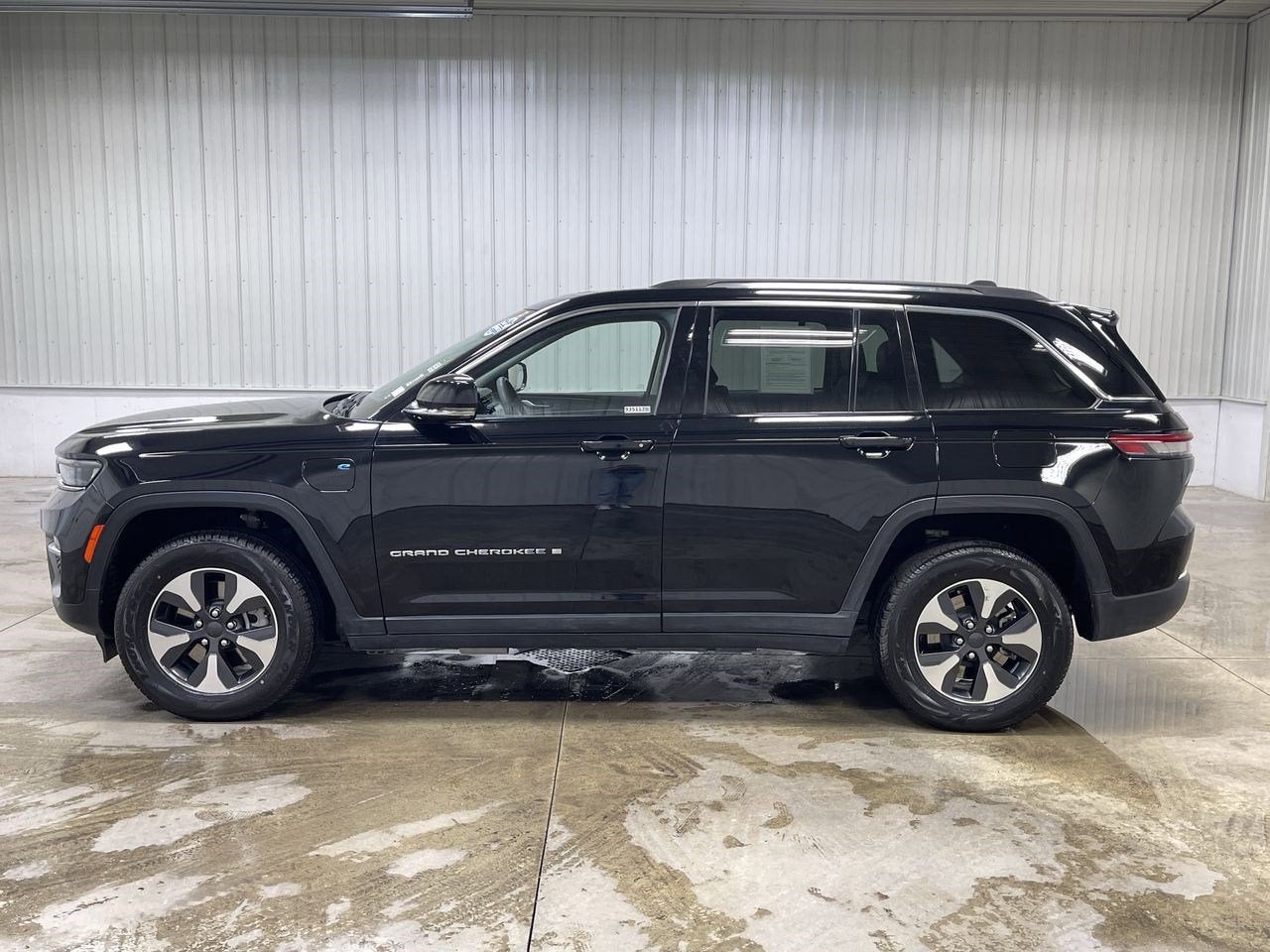 2023 Jeep Grand Cherokee 4xe GLOBAL BLACK
