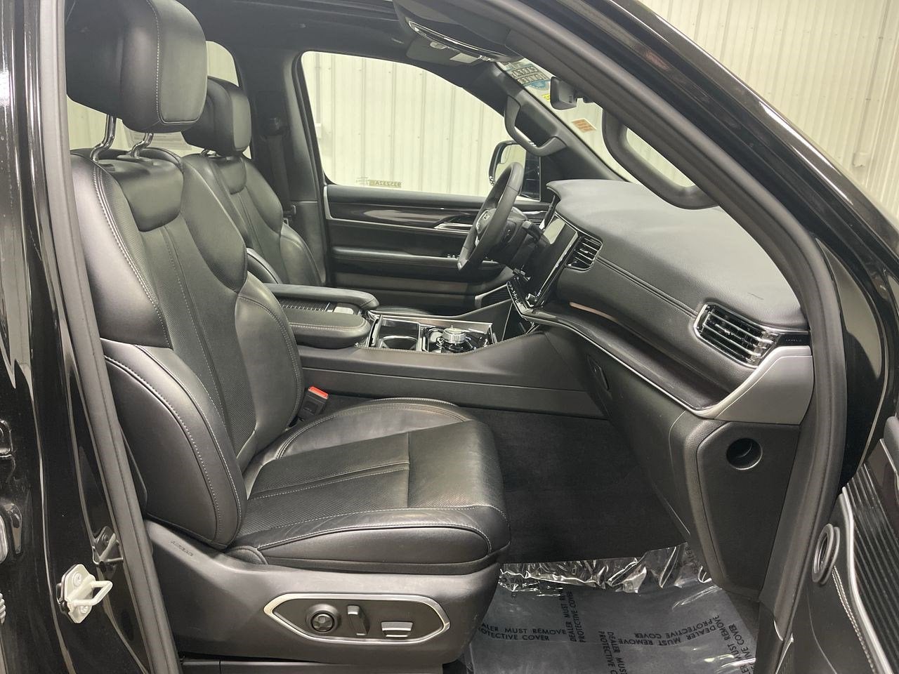 2023 Jeep Wagoneer L GLOBAL BLACK