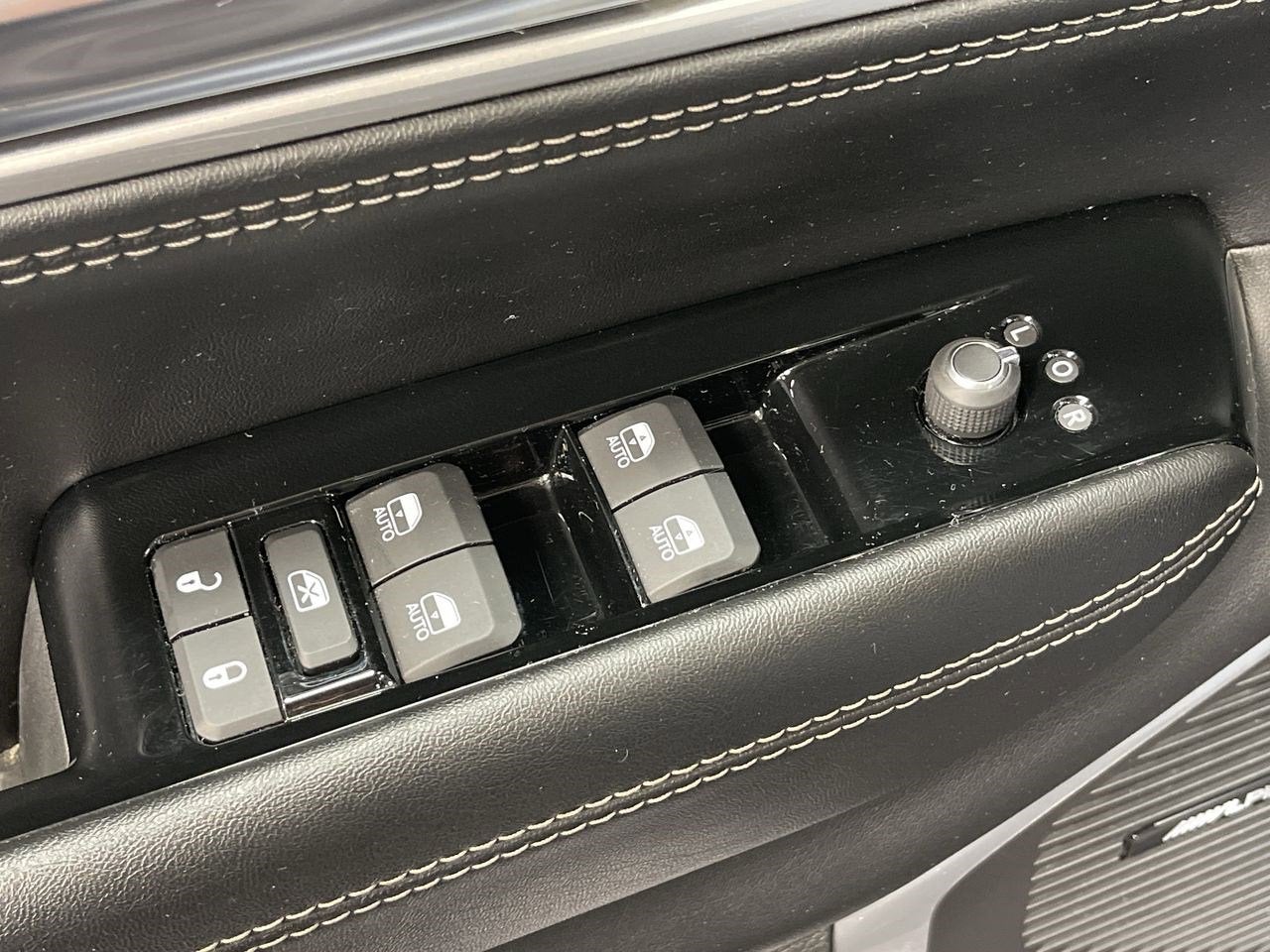 2023 Jeep Wagoneer L GLOBAL BLACK