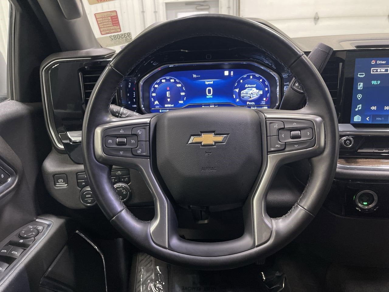 2023 Chevrolet Silverado 1500 LT (2FL)