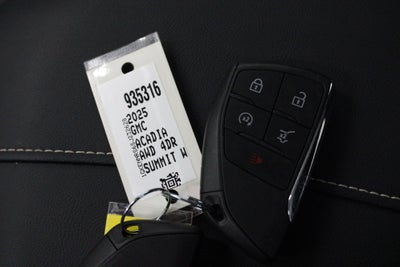 2025 GMC Acadia Elevation