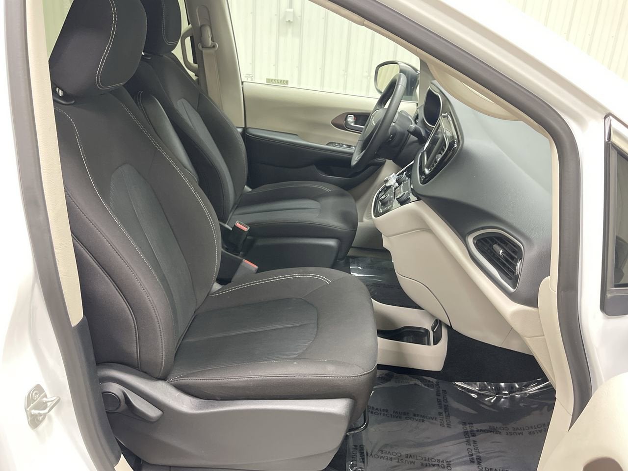 2024 Chrysler Voyager LX